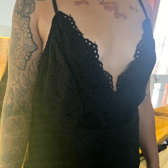 IRIS Black Lace Midi Dress - Picture 2 of 10